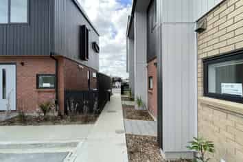 4/476 West Coast Road, Glen Eden