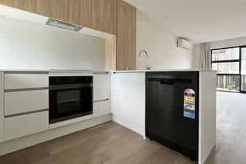 4/476 West Coast Road, Glen Eden