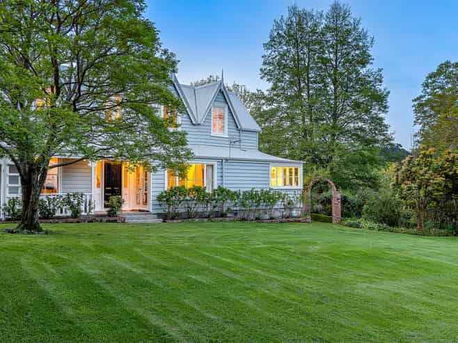 211 Summerhill Road, Cust