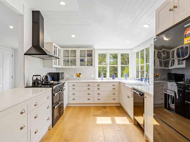 211 Summerhill Road, Cust