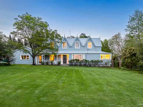 211 Summerhill Road, Cust