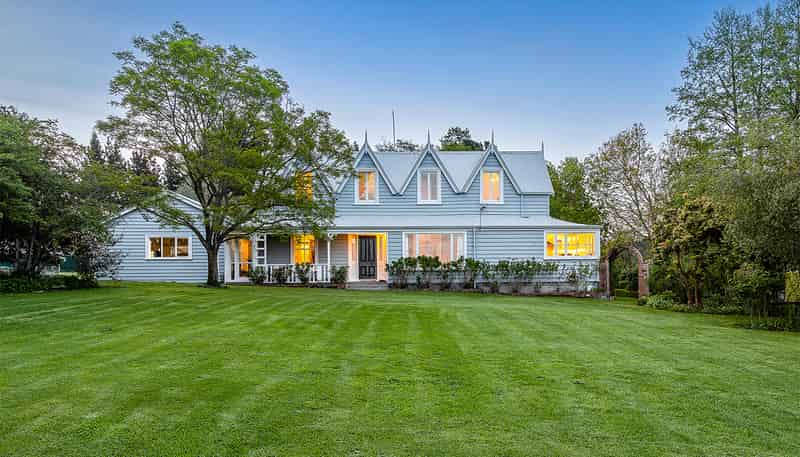 211 Summerhill Road, Cust