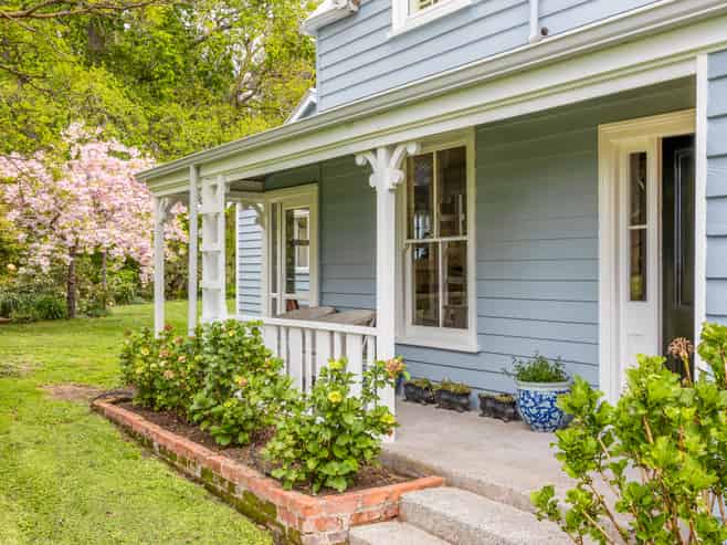 211 Summerhill Road, Cust