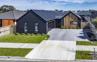 24 Nathaniel Archer Street, Woodend