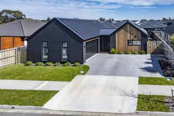 24 Nathaniel Archer Street, Woodend