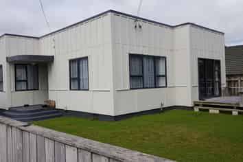 8 Retter Street, Paparangi