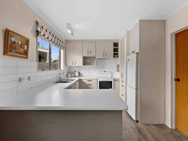 1/3 Church Road, Taradale