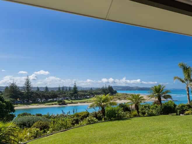 61 Rosario Crescent, Red Beach