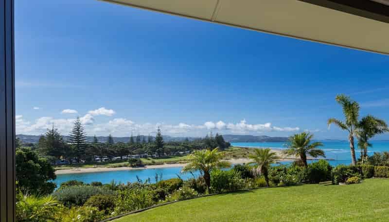 61 Rosario Crescent, Red Beach