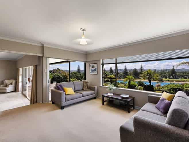 61 Rosario Crescent, Red Beach