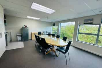 Modern First Floor Office – Flat Bush