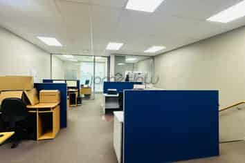 Modern First Floor Office – Flat Bush