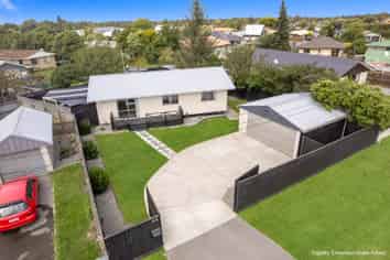4B Chaucer Street, Rolleston
