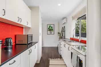 4B Chaucer Street, Rolleston