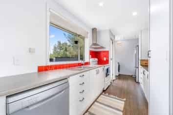 4B Chaucer Street, Rolleston