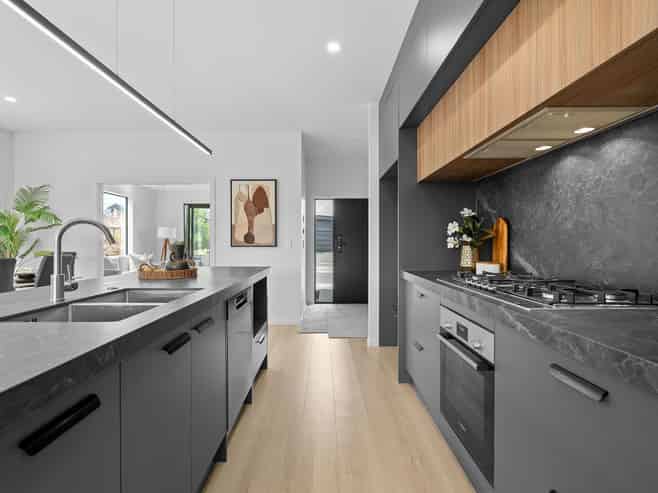 11 Halley Drive, Chartwell