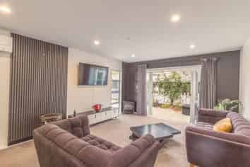 25b Champion Street, Edgeware