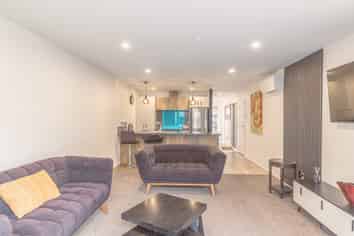 25b Champion Street, Edgeware