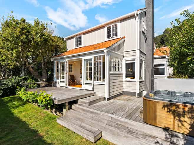 4 Manuka Terrace, Eastbourne