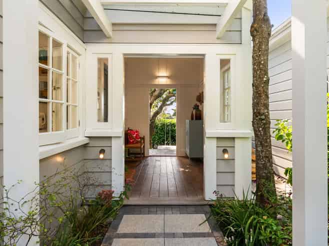 4 Manuka Terrace, Eastbourne