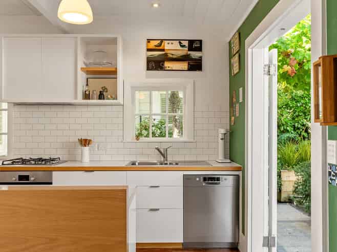 4 Manuka Terrace, Eastbourne