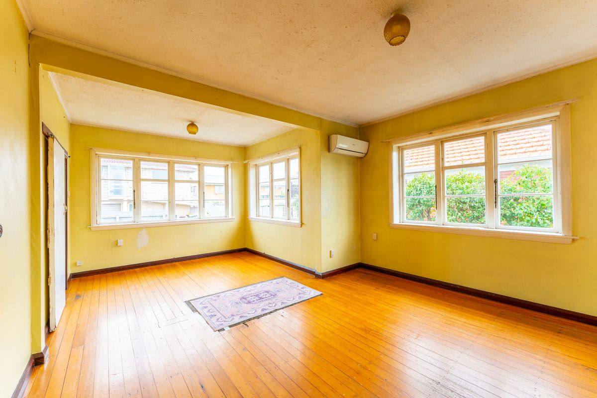 Solid Red Brick Reno Opportunity – další