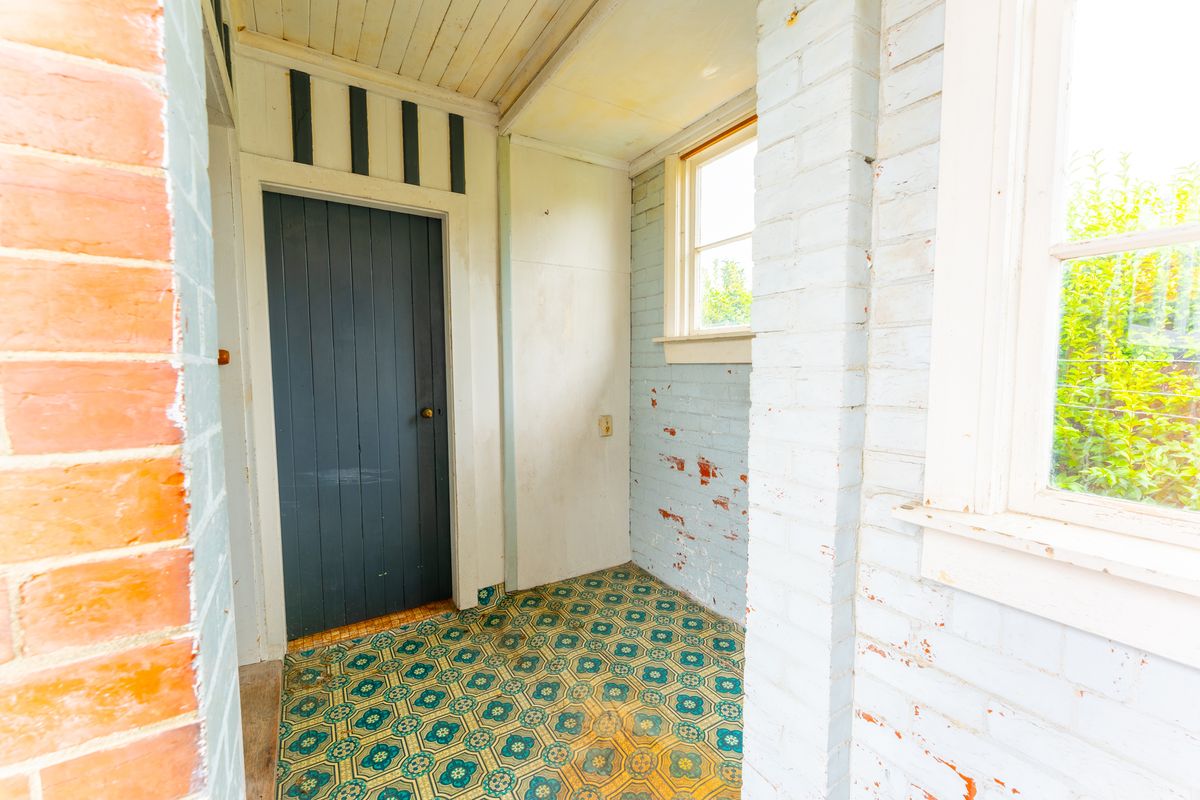 Solid Red Brick Reno Opportunity – pohled 5