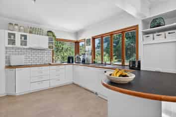 5 Tiniroa Grove, Silverstream