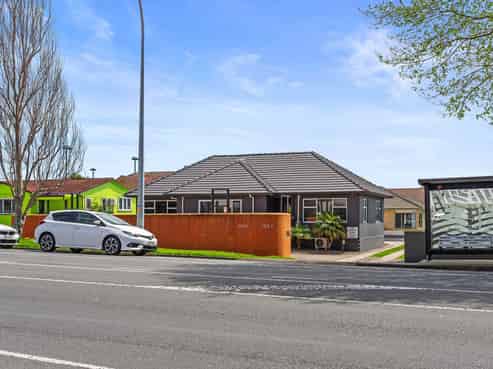 Boutique Cameron Road frontage