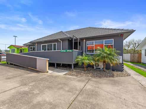 Boutique Cameron Road frontage