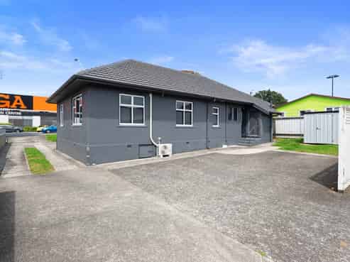 Boutique Cameron Road frontage