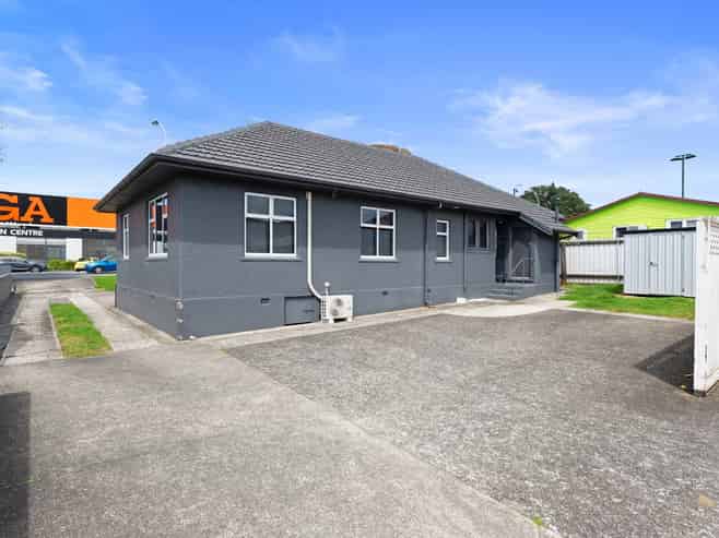 Boutique Cameron Road frontage