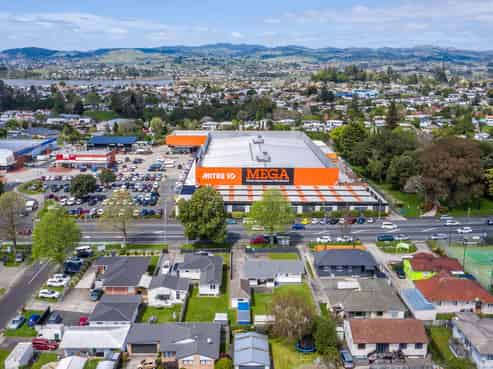 Boutique Cameron Road frontage