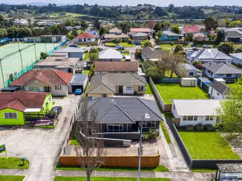 Boutique Cameron Road frontage