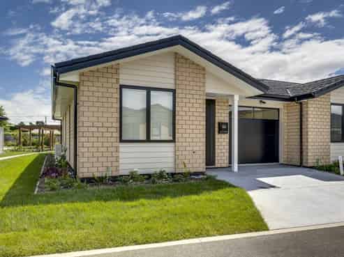 55 Read Crescent, Clive