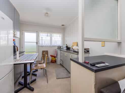 25 Point England Road, Point England