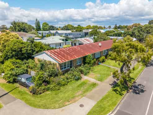 25 Point England Road, Point England