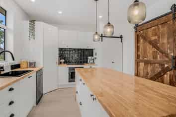 14 Stuart Street, Owaka