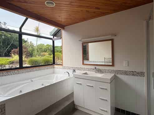 15 McBeth Road, Poroti