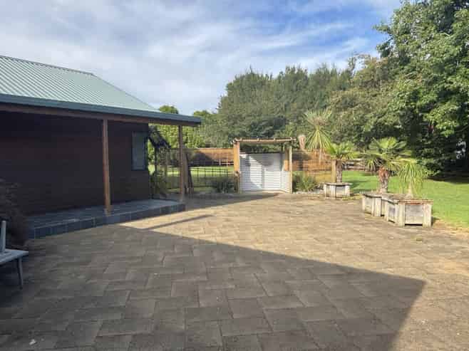 15 McBeth Road, Poroti