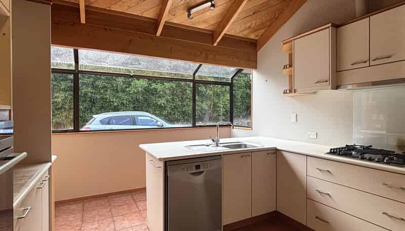 15 McBeth Road, Poroti