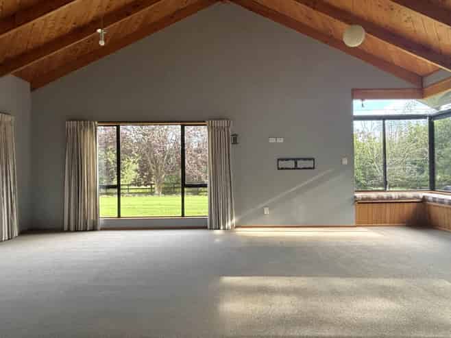 15 McBeth Road, Poroti