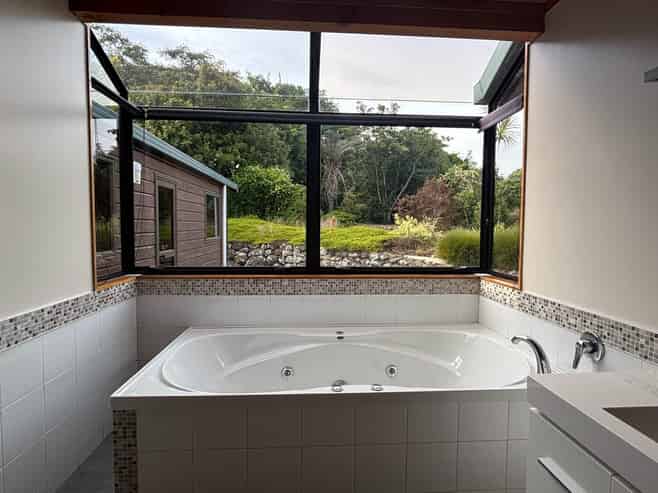 15 McBeth Road, Poroti