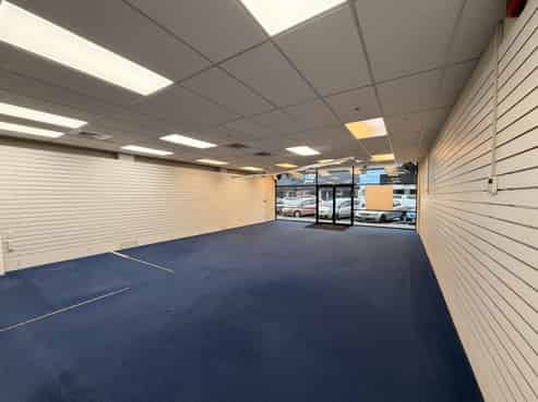 Retail with rear access!