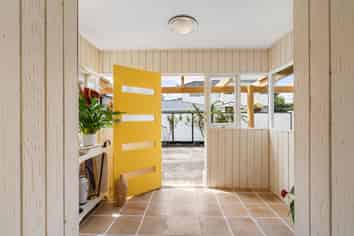 81 Eleventh Avenue, Avenues