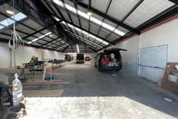 500m² Te Atatu Warehouse For Lease