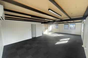 500m² Te Atatu Warehouse For Lease