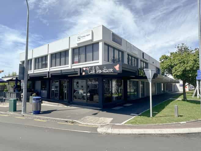 Primetime corner – First Floor Office