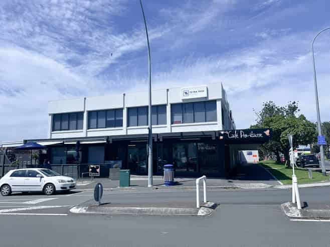 Primetime corner – First Floor Office