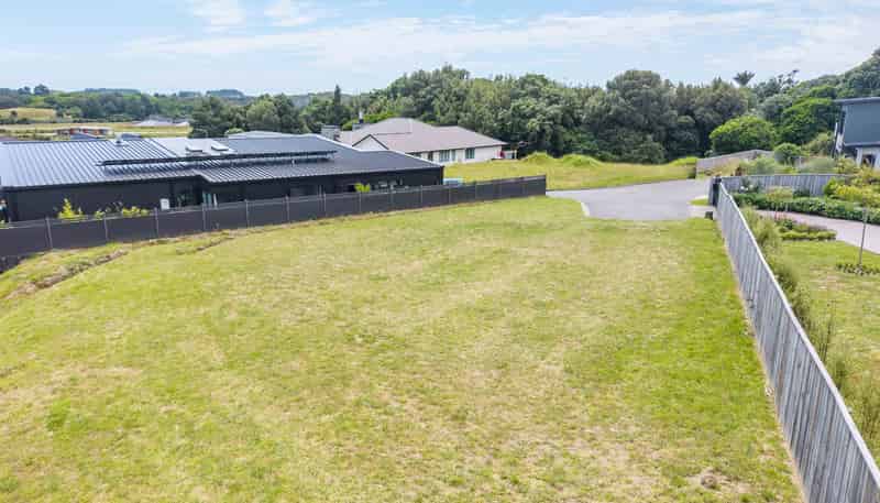 10 Piwakawaka Way, Waikanae